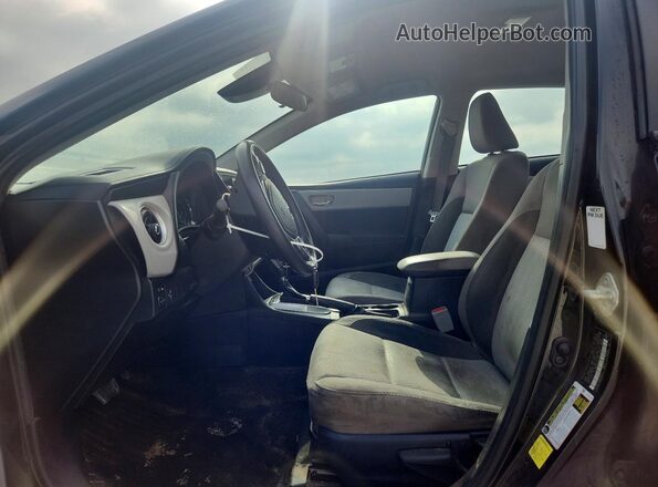 2T1BURHE9JC070475 2018 TOYOTA COROLLA Black Widok wnętrza z przodu