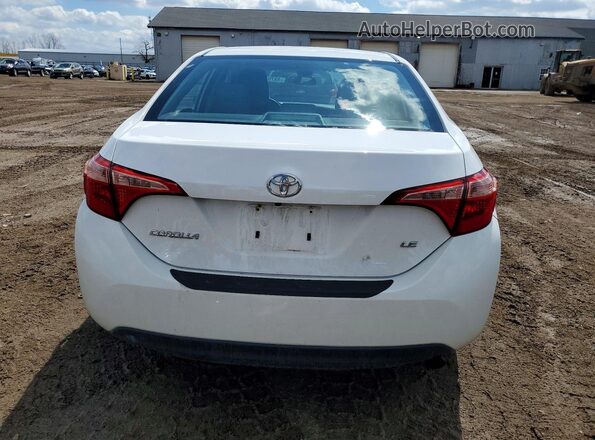 2T1BURHE9JC091052 2018 TOYOTA COROLLA White Вид ззаду