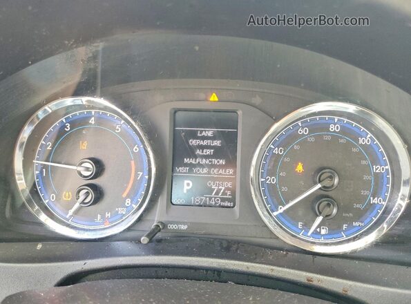 2T1BURHE9JC091052 2018 TOYOTA COROLLA White Вид щитка приладів