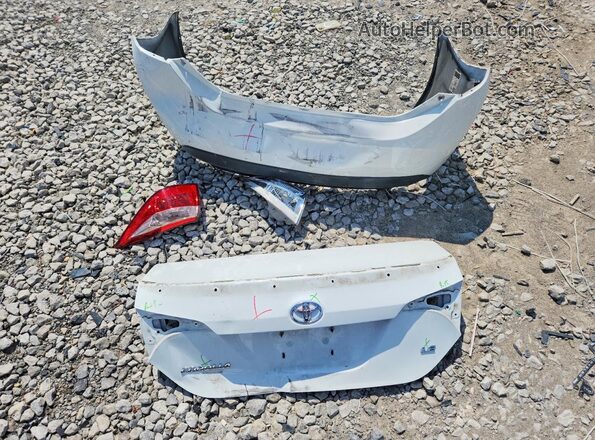2T1BURHEXJC005330 2018 TOYOTA COROLLA White Вид підкапотного простору