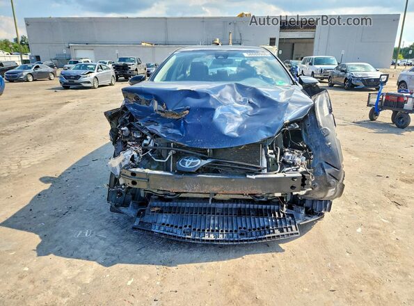2T1BURHEXJC007563 2018 TOYOTA COROLLA Blue Widok z przodu