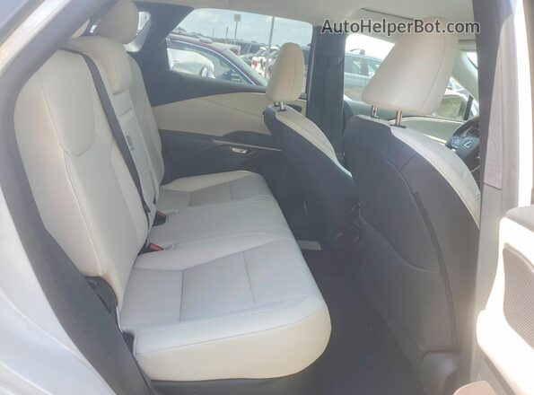 2T2BAMBA7RC038293 2024 LEXUS RX White Widok wnętrza z tyłu