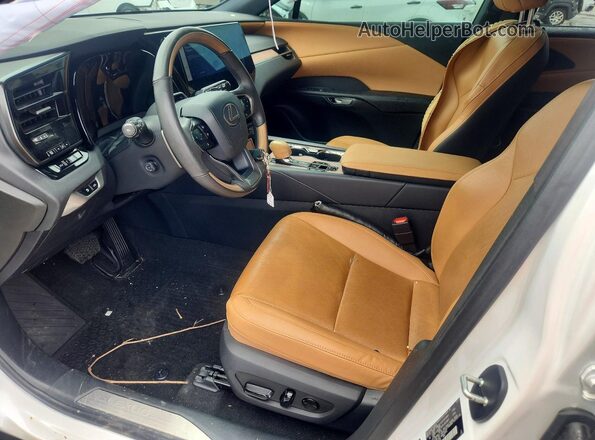 2T2BAMCA0PC015076 2023 LEXUS RX White Vista interior delantera