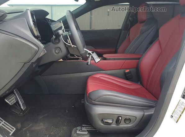 2T2BAMCA8PC003645 2023 LEXUS RX White Front interior view