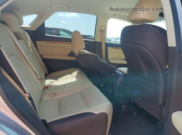2T2BZMCA1HC106738 2017 LEXUS RX Silver Widok tylnych siedzeń