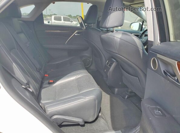 2T2BZMCA5JC165345 2018 LEXUS RX White Widok wnętrza z tyłu