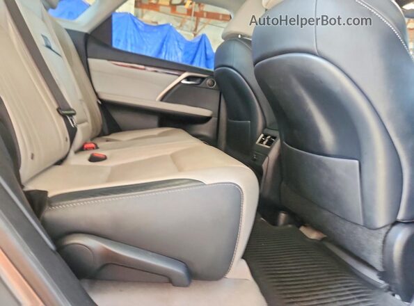2T2BZMCA8HC111371 2017 LEXUS RX Серебряный Вид задней части салона