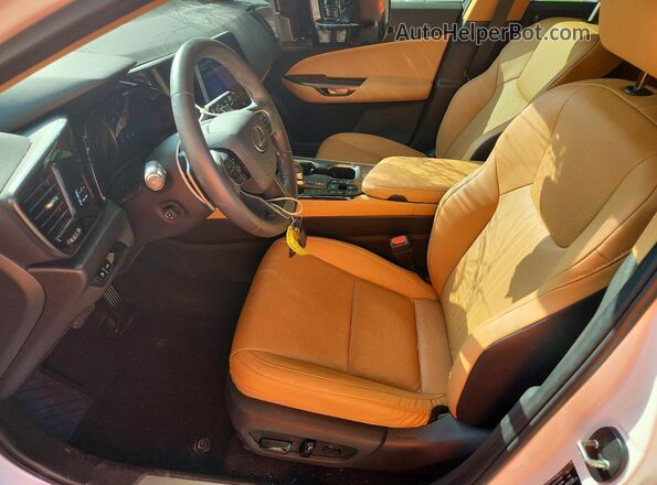 2T2GGCEZ8SC077254 2025 LEXUS NX White Вид салону спереду