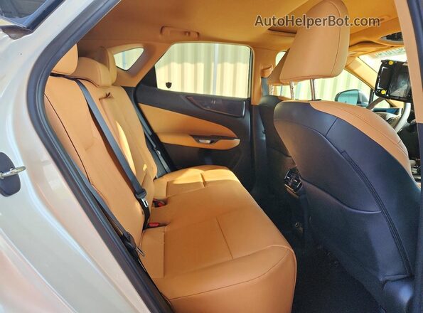 2T2GGCEZ8SC077254 2025 LEXUS NX White Вид задньої частини салону