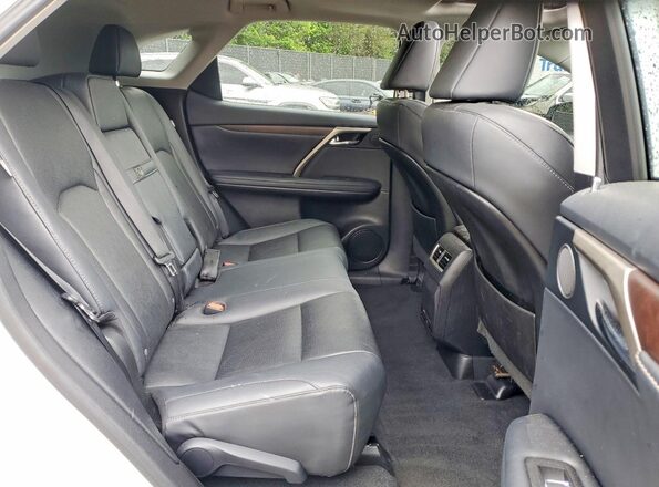 2T2HZMDA4NC327772 2022 LEXUS RX White Widok wnętrza z tyłu