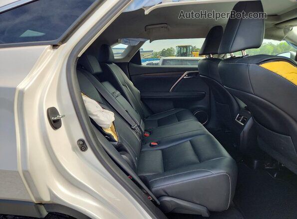 2T2HZMDA6LC240355 2020 LEXUS RX White Widok tylnych siedzeń