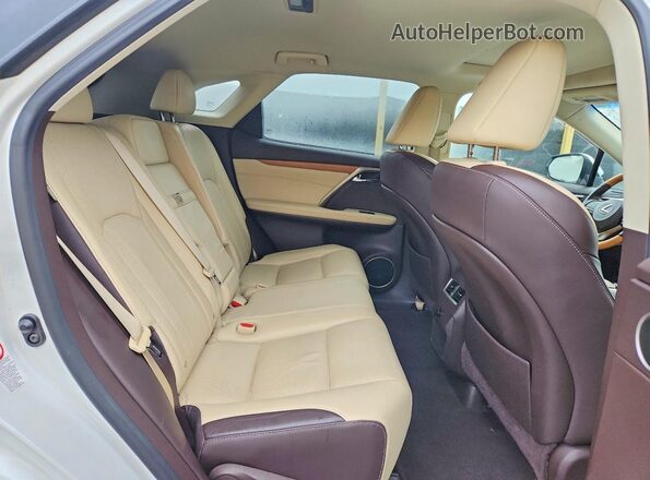 2T2ZZMCA0HC070958 2017 LEXUS RX White Vista interior trasera