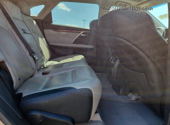 2T2ZZMCA4HC066105 2017 LEXUS RX Silver Vista interior trasera