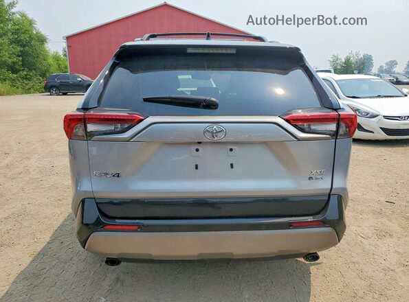 2T35WRFV8SW272614 2025 TOYOTA RAV4 Серебряный Вид сзади