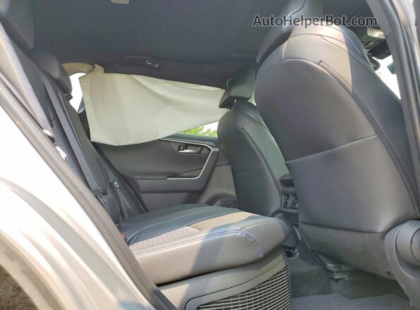 2T35WRFV8SW272614 2025 TOYOTA RAV4 Серебряный Вид задней части салона