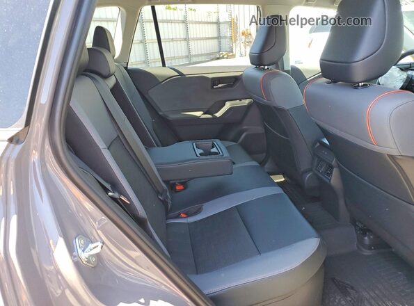 2T36CRAV6TW036405 2026 TOYOTA RAV4 Tan Vista de los asientos traseros