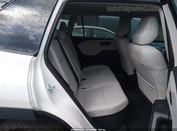 2T36CRAV8TW009092 2026 TOYOTA RAV4 White Vista de la etiqueta del VIN