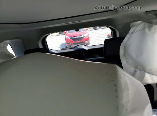 2T36CRAV9TW010302 2026 TOYOTA RAV4 White Widok tylnych siedzeń
