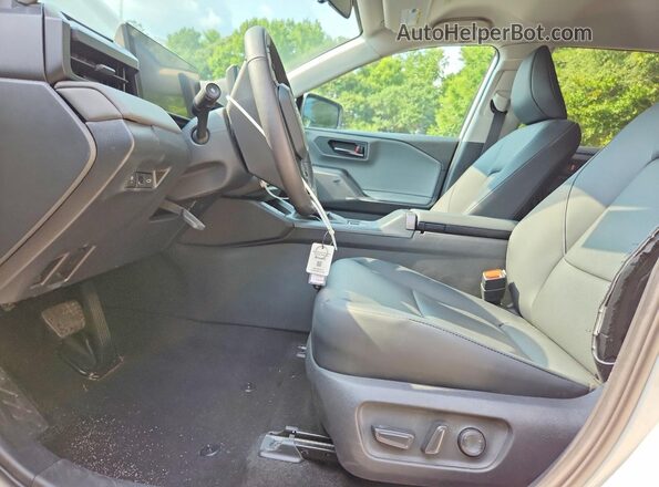 2T36CRAVXTC002159 2026 TOYOTA RAV4 Белый Вид салона спереди