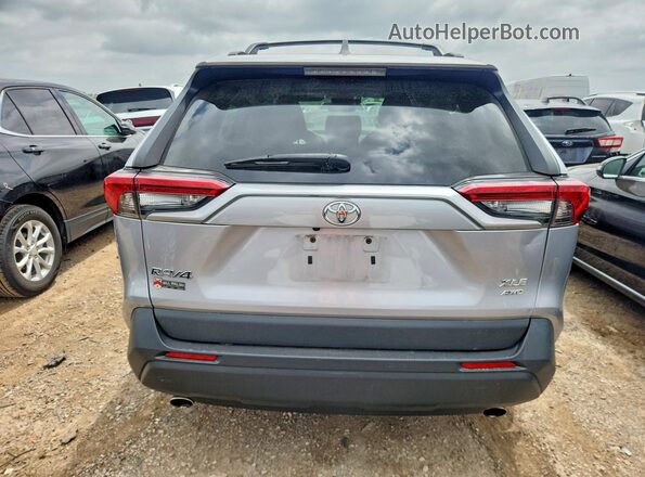 2T3A1RFV0NC265496 2022 TOYOTA RAV4 Silver Widok z tyłu