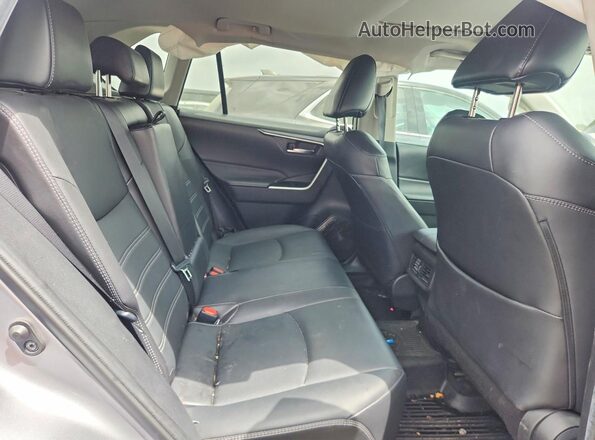 2T3A1RFV0NC265496 2022 TOYOTA RAV4 Silver Widok tylnych siedzeń