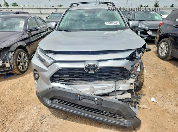 2T3A1RFV0NC265496 2022 TOYOTA RAV4 Silver Widok z przodu