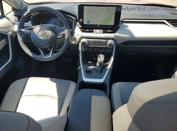 2T3A1RFV0SW575626 2025 TOYOTA RAV4 Красный Вид панели приборов