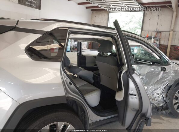 2T3A1RFV3RW438769 2024 TOYOTA RAV4 Silver VIN կոդի պիտակի տեսք
