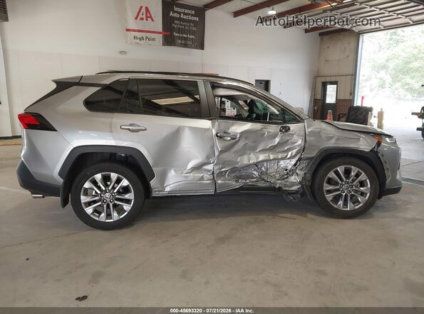 2T3A1RFV3RW438769 2024 TOYOTA RAV4 Silver Սալոնի հետևի տեսք