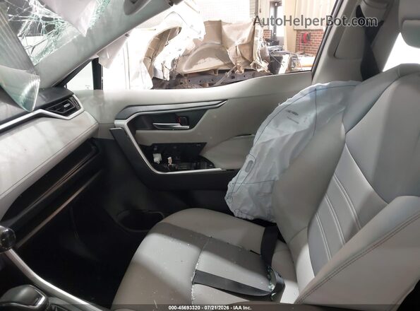 2T3A1RFV3RW438769 2024 TOYOTA RAV4 Silver Սալոնի դիմացի տեսք