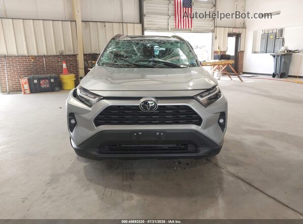 2T3A1RFV3RW438769 2024 TOYOTA RAV4 Silver Սարքավորումների վահանակի տեսք