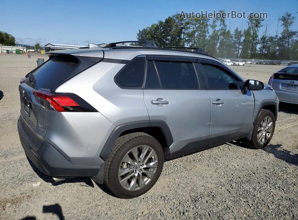 2T3A1RFV6LC131945 2020 TOYOTA RAV4 Silver Tył prawy