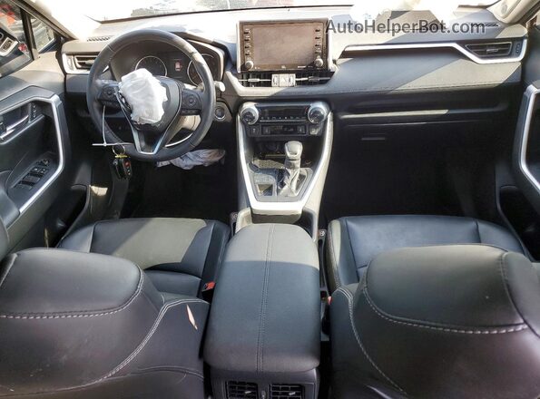 2T3A1RFV6LC131945 2020 TOYOTA RAV4 Silver Widok deski rozdzielczej