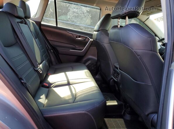 2T3A1RFV6LC131945 2020 TOYOTA RAV4 Silver Widok wnętrza z tyłu
