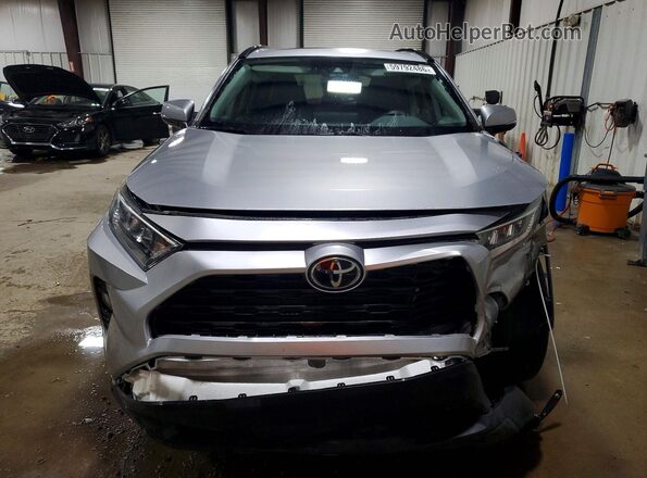 2T3A1RFV7MC175700 2021 TOYOTA RAV4 Silver Widok z przodu