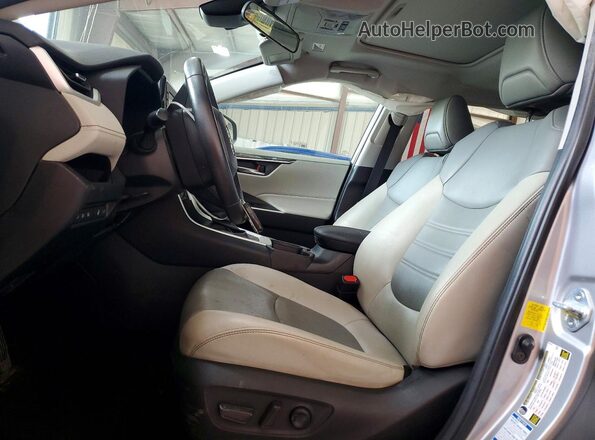 2T3A1RFV7MC175700 2021 TOYOTA RAV4 Silver Widok wnętrza z przodu