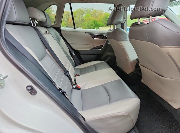 2T3A1RFV7MW148270 2021 TOYOTA RAV4 White უკანა სალონის ხედი
