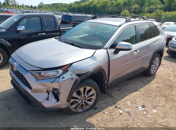 2T3A1RFV8MC173681 2021 TOYOTA RAV4 Серебряный Передняя левая четверть