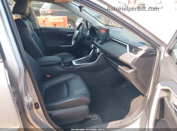 2T3A1RFV8MC173681 2021 TOYOTA RAV4 Серебряный Вид салона спереди