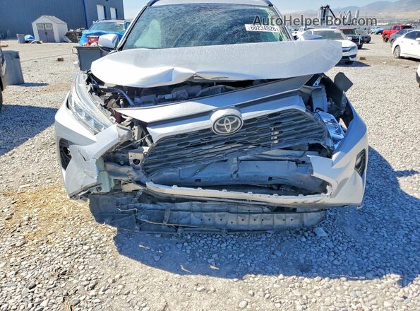2T3A1RFVXKW071424 2019 TOYOTA RAV4 Silver Rear interior view