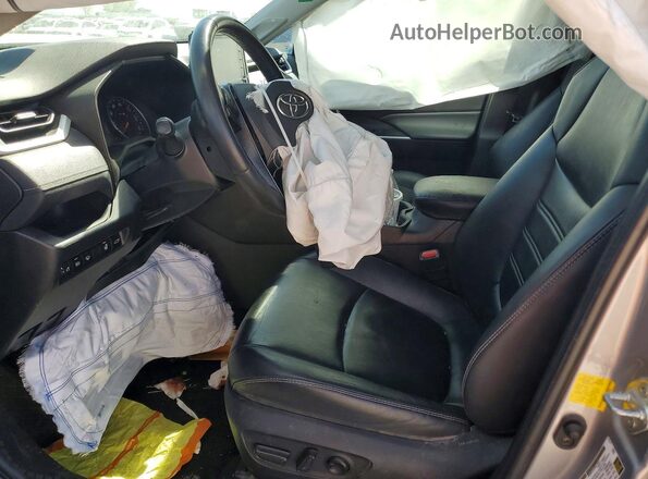 2T3A1RFVXKW071424 2019 TOYOTA RAV4 Silver Front interior view