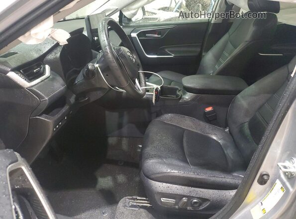 2T3A1RFVXRW478704 2024 TOYOTA RAV4 Silver Front interior view