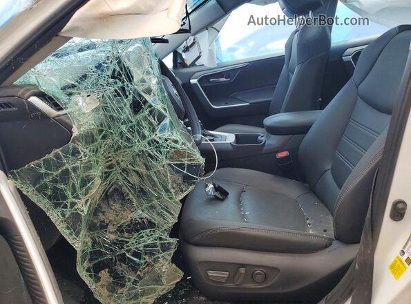 2T3B6RFV6RW047802 2024 TOYOTA RAV4 Белый Вид салона спереди