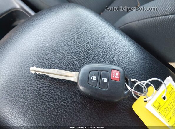 2T3BFREV2GW504815 2016 TOYOTA RAV4 Черный Вид панели приборов