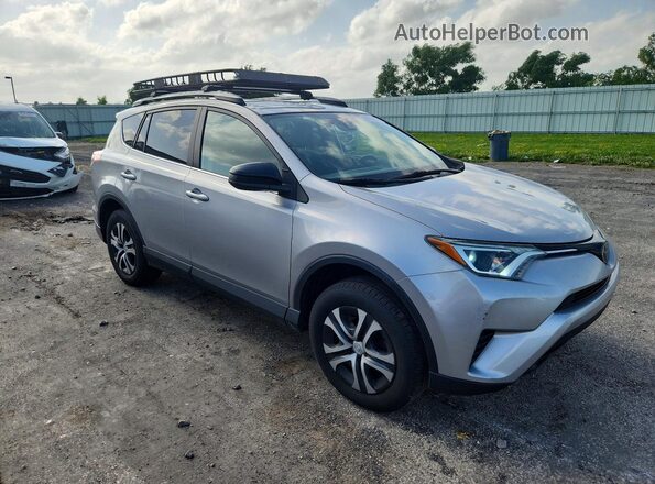 2T3BFREV2HW585123 2017 TOYOTA RAV4 Серебряный Передняя правая четверть