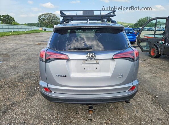 2T3BFREV2HW585123 2017 TOYOTA RAV4 Серебряный Вид сзади