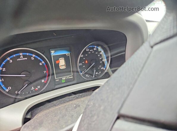 2T3BFREV3JW743717 2018 TOYOTA RAV4 Красный Вид щитка приборов