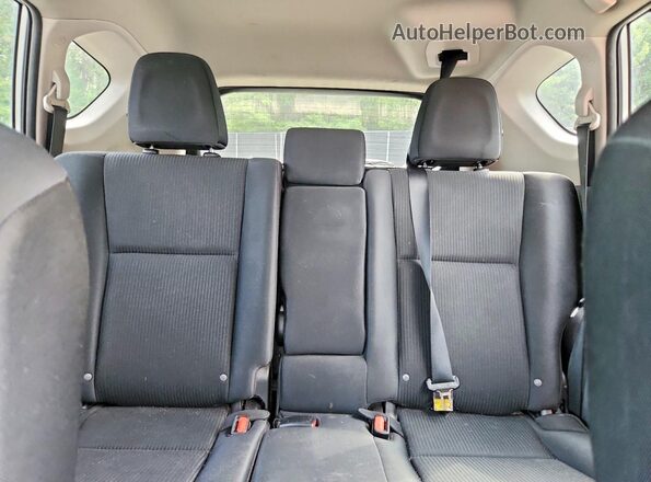 2T3BFREV4GW538061 2016 TOYOTA RAV4 Silver Widok tylnych siedzeń
