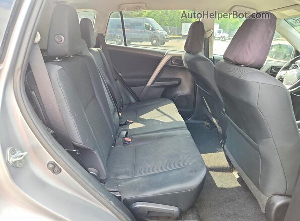 2T3BFREV4GW538061 2016 TOYOTA RAV4 Silver Widok wnętrza z tyłu