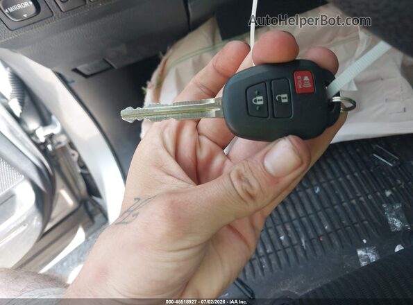 2T3BFREV4JW789136 2018 TOYOTA RAV4 Silver წინა პანელის ხედი